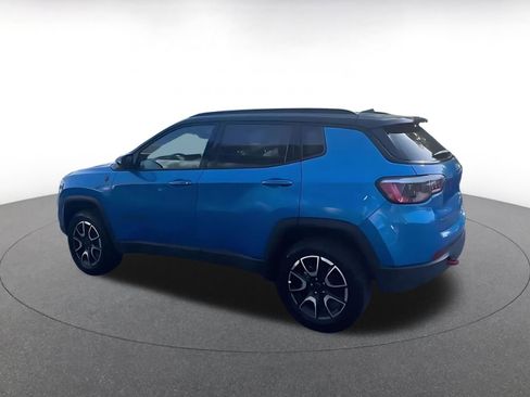 Used 2025 Jeep Compass Trailhawk AWD/4WD image 9