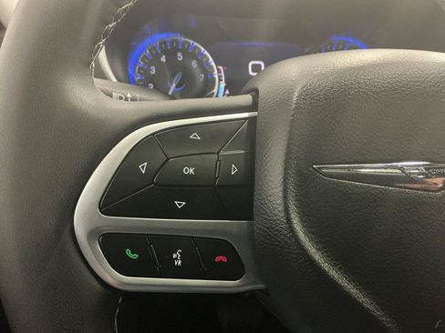Used 2025 Chrysler Pacifica Select AWD/4WD image 28