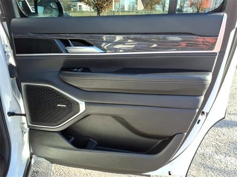 Used 2022 Jeep Wagoneer Series III image 18