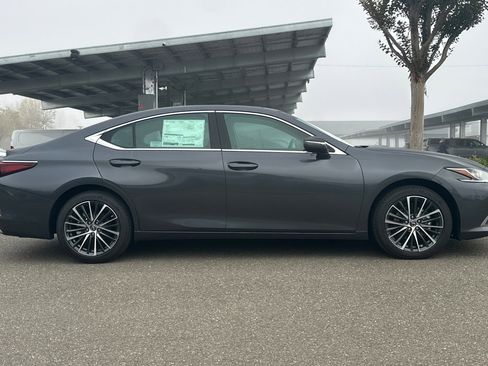 New 2025 Lexus ES 350 w/ Premium Package image 3