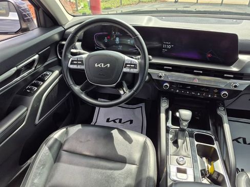 Used 2025 Kia Telluride S AWD/4WD image 17