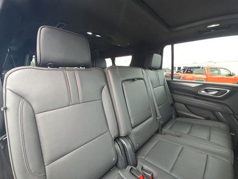 Used 2023 Chevrolet Suburban RST w/ Luxury Package image 17