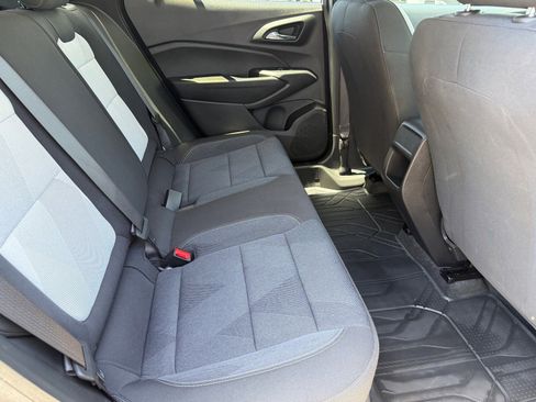 Used 2025 Chevrolet Trax LS w/ LS Convenience Package FWD image 13