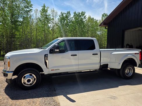 Used 2023 Ford F350 XLT AWD/4WD image 2