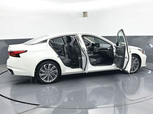 Used 2025 Nissan Altima 2.5 SL FWD image 49