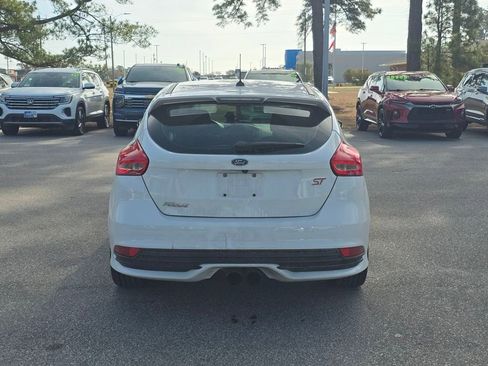 Used 2018 Ford Focus ST image 4
