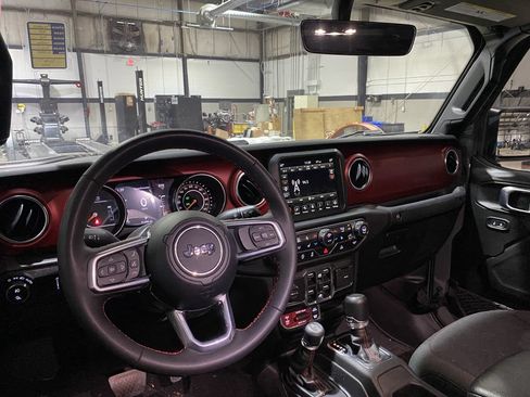Used 2023 Jeep Gladiator Rubicon w/ LED Lighting Group AWD/4WD image 2