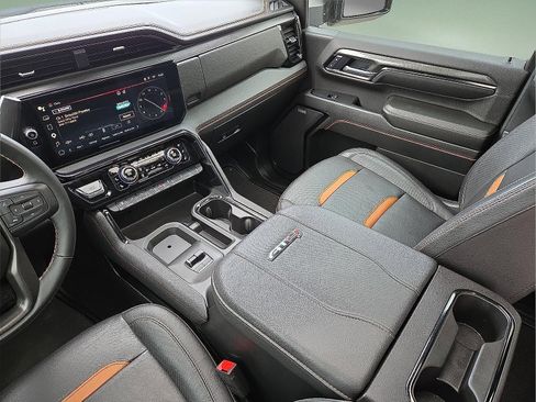 Used 2025 GMC Sierra 2500 AT4 w/ AT4 Premium Plus Package AWD/4WD image 12
