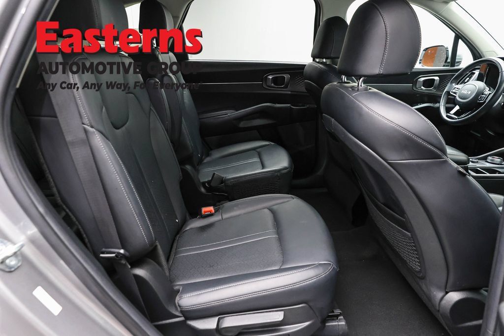 Used 2023 Kia Sorento EX AWD/4WD image 26