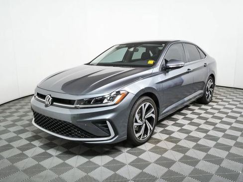 Used 2025 Volkswagen Jetta SEL FWD image 2
