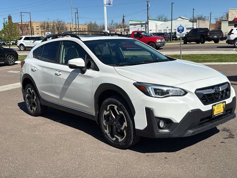 Used 2022 Subaru Crosstrek 2.5i Limited w/ Moonroof Package 2 AWD/4WD image 3