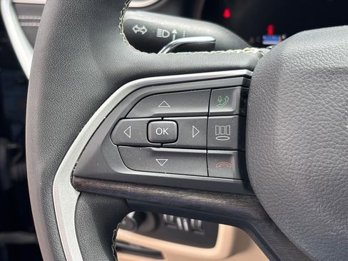 Used 2023 Jeep Grand Cherokee Limited w/ Luxury Tech Group II RWD image 15