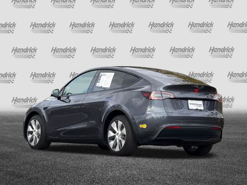 Used 2022 Tesla Model Y Long Range image 7