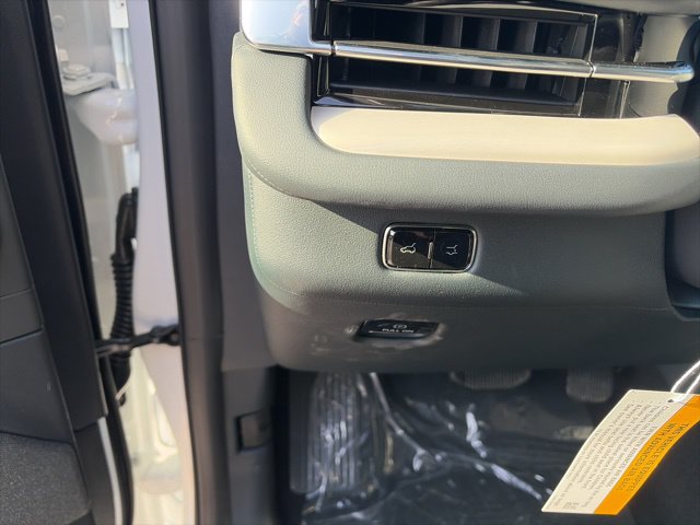 New 2025 Lincoln Navigator Reserve AWD/4WD image 19