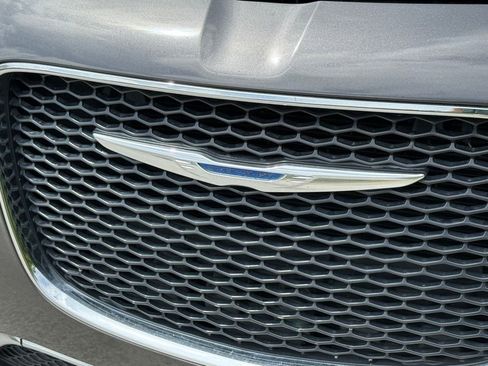Used 2017 Chrysler 300 Limited w/ Value Package RWD image 11