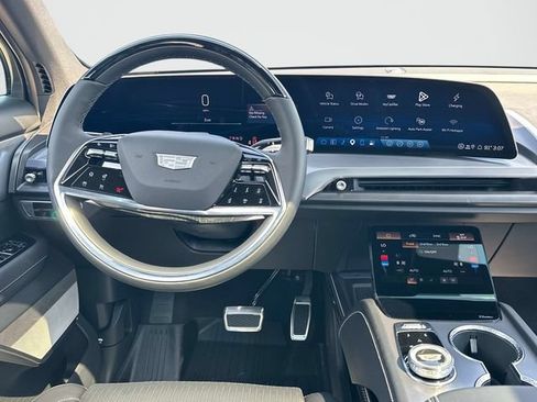 New 2027 Cadillac Vistiq Sport w/ LPO, Floor Liner Package AWD/4WD image 2