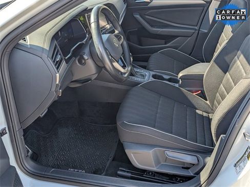 Used 2023 Volkswagen Jetta Sport image 4