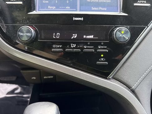 Used 2020 Toyota Camry SE FWD image 31