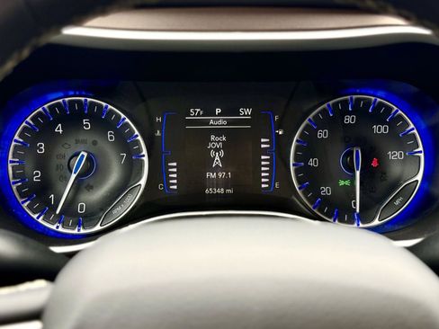 Used 2022 Chrysler Voyager LX FWD image 15