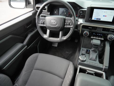 Certified 2025 Toyota Tacoma SR5 AWD/4WD image 10
