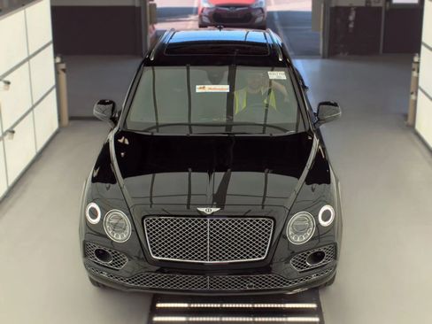 Used 2018 Bentley Bentayga AWD/4WD image 2