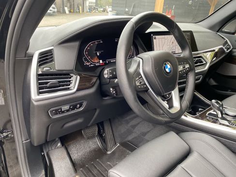 Used 2021 BMW X5 xDrive40i w/ Premium Package AWD/4WD image 2