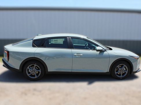 New 2025 Kia K4 LXS image 5
