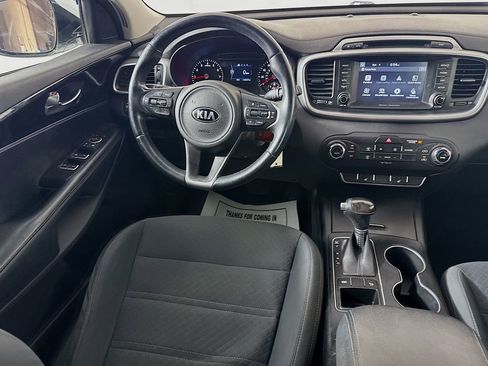 Used 2017 Kia Sorento LX w/ LX Convenience Package image 25