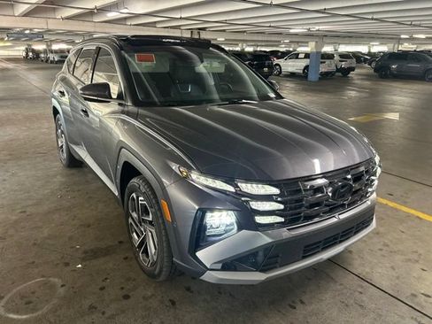 Used 2025 Hyundai Tucson Limited AWD/4WD image 2