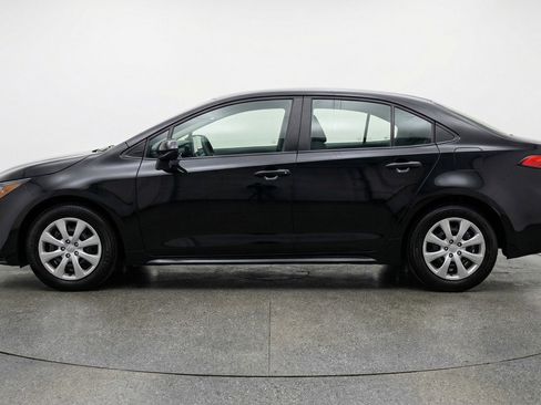 Used 2025 Toyota Corolla LE image 5