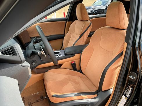 Used 2023 Lexus RZ 450e Premium image 19