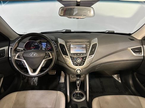 Used 2013 Hyundai Veloster w/ Style Pkg image 11