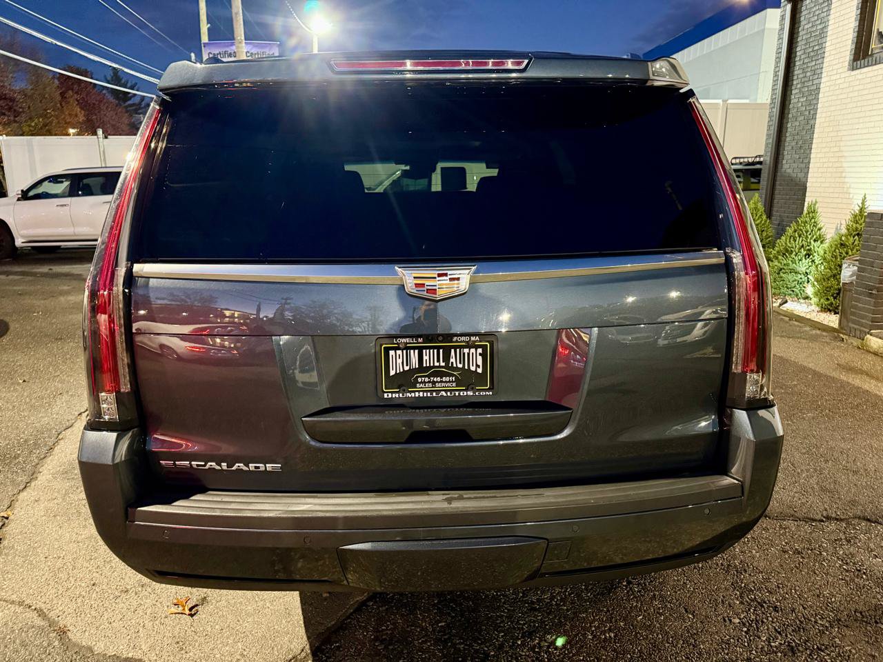 Used 2020 Cadillac Escalade Luxury AWD/4WD image 4