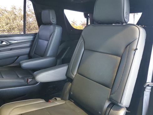 Used 2021 GMC Yukon Denali w/ Denali Premium Package AWD/4WD image 8