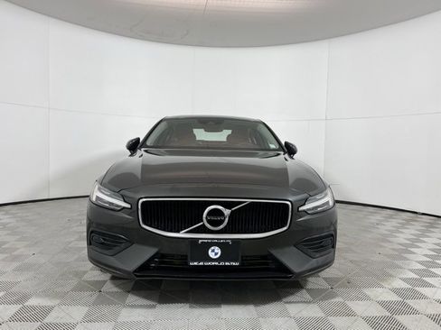 Used 2019 Volvo S60 T6 Momentum w/ Multimedia Package image 2