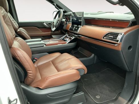 Used 2022 Lincoln Navigator Reserve AWD/4WD image 15