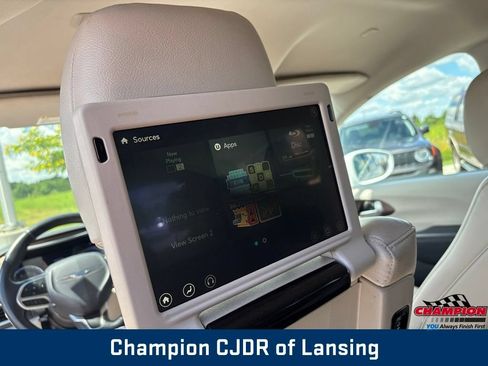 Used 2017 Chrysler Pacifica Touring-L Plus FWD image 27
