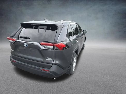Used 2021 Toyota RAV4 XLE w/ XLE Grade Weather Package AWD/4WD image 5