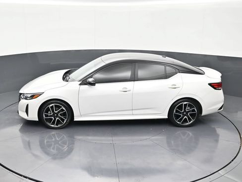 Used 2024 Nissan Sentra SR FWD image 13