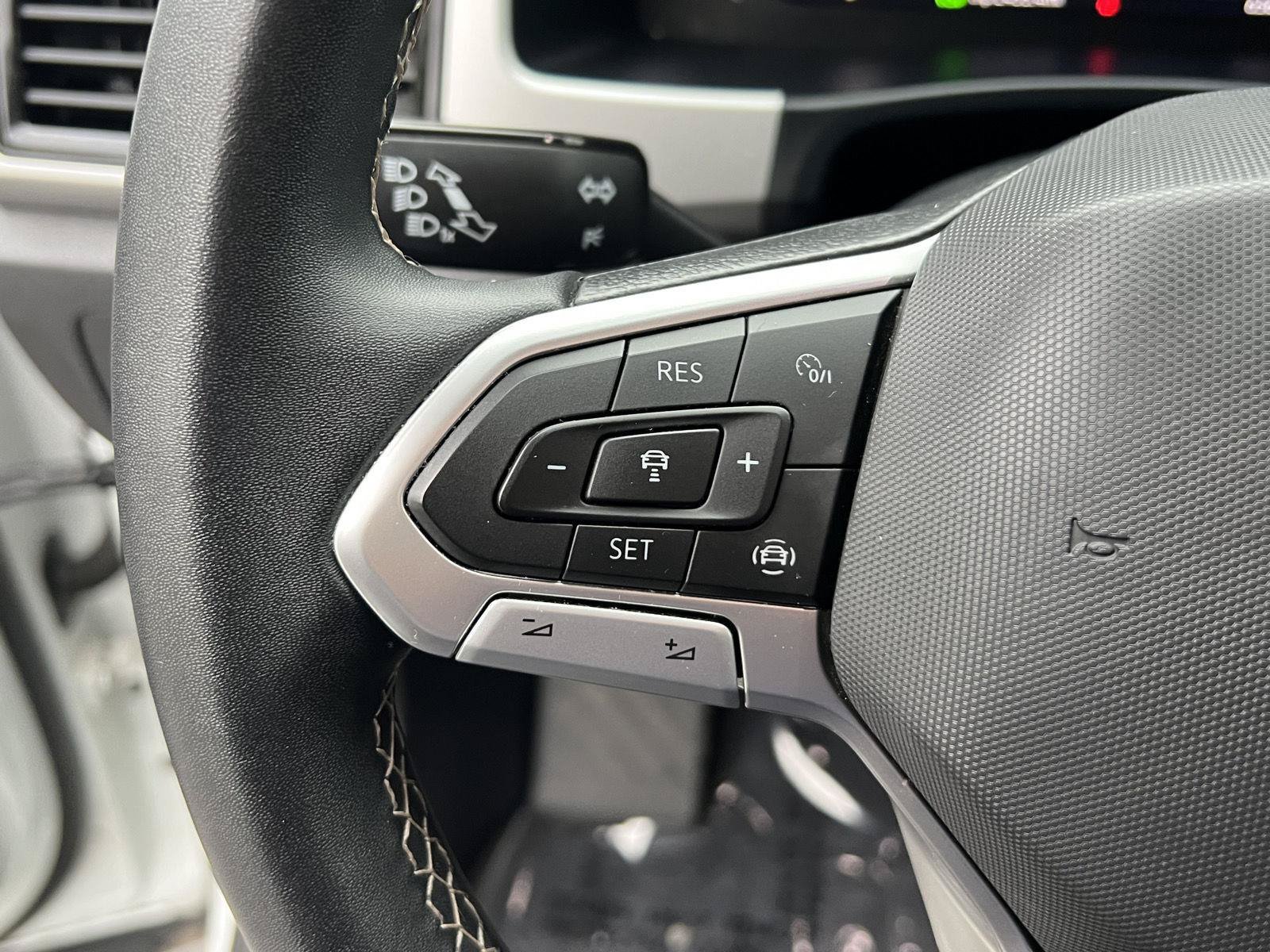 Used 2022 Volkswagen Atlas Cross Sport SE FWD image 33