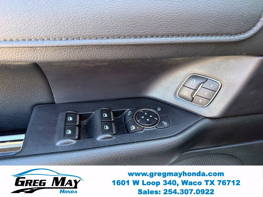 Used 2018 Ford Expedition XLT w/ Equipment Group 202A AWD/4WD image 11