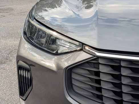 Used 2024 Ford Escape Active image 10