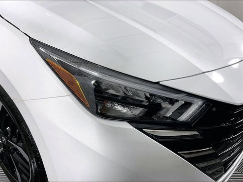 New 2025 Nissan Versa SR w/ Trunk Package image 33