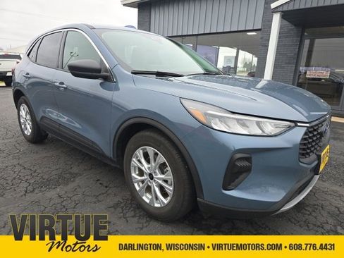 Used 2023 Ford Escape Active w/ Tech Pack #1 FWD image 1