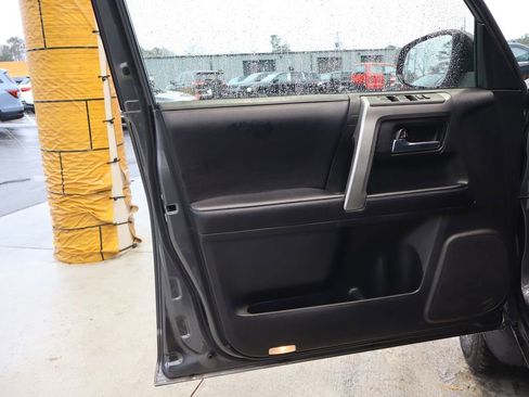 Used 2018 Toyota 4Runner SR5 Premium image 17