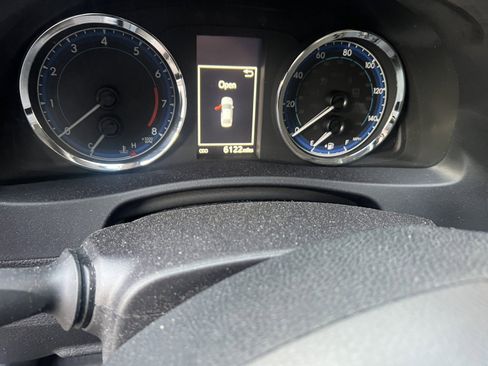 Used 2018 Toyota Corolla SE image 13