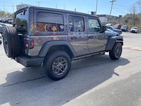 Used 2026 Jeep Wrangler Unlimited Sport AWD/4WD image 8