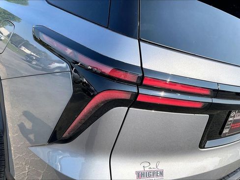 New 2026 Chevrolet Traverse LT w/ Sun and Wheel Package FWD image 25