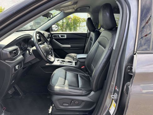 Used 2023 Ford Explorer XLT w/ Equipment Group 202A AWD/4WD image 12