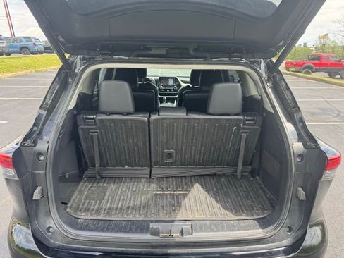 Used 2022 Toyota Highlander XLE image 9